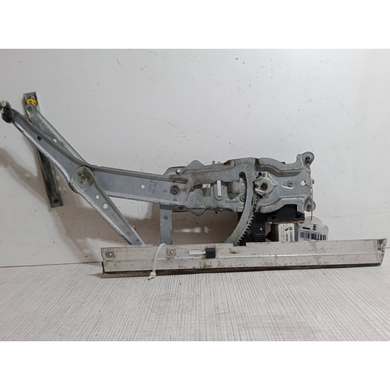 Recambio de elevalunas electrico delantero derecho para opel corsa c (x01) 1.7 dti (f08, f68) referencia OEM IAM 24466594  