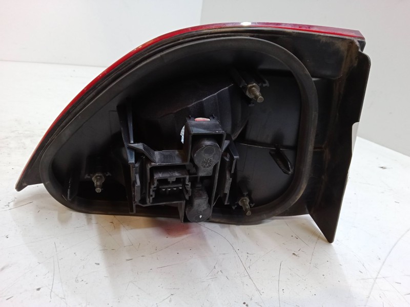 Recambio de piloto trasero porton derecho para renault megane i classic (la0/1_) 1.9 dci (la05) referencia OEM IAM   