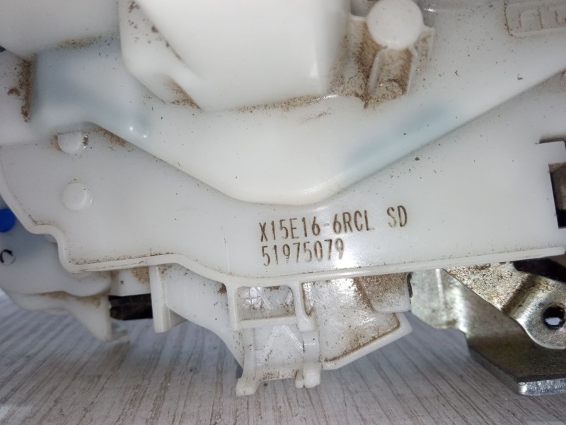 Recambio de cerradura puerta delantera derecha para fiat doblo cargo (263_) 1.3 d multijet referencia OEM IAM X15E16-6RCLSD  