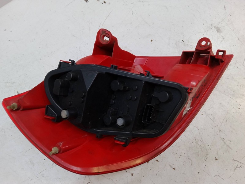 Recambio de piloto trasero derecho para renault clio iii (br0/1, cr0/1) 1.5 dci (br17, cr17) referencia OEM IAM   