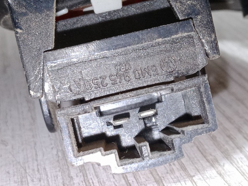 Recambio de piloto trasero porton izquierdo para volkswagen golf plus v (5m1, 521) 1.6 fsi referencia OEM IAM 5M0945093M.8950243