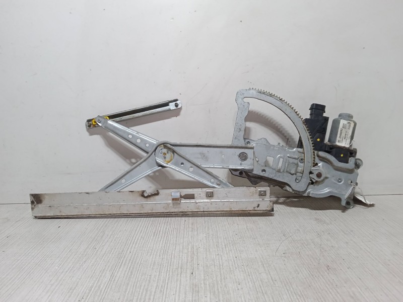 Recambio de elevalunas electrico delantero izquierdo para opel corsa c (x01) 1.7 dti (f08, f68) referencia OEM IAM 24466593  