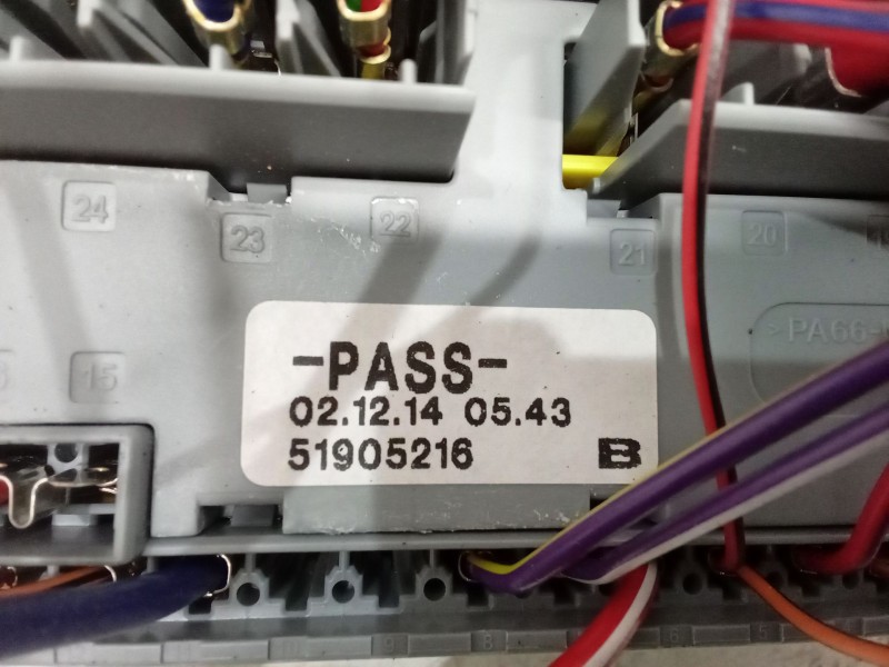 Recambio de caja reles / fusibles para fiat 500 (312_) 0.9 (312axg1a, 312.axg11) referencia OEM IAM 51905216  