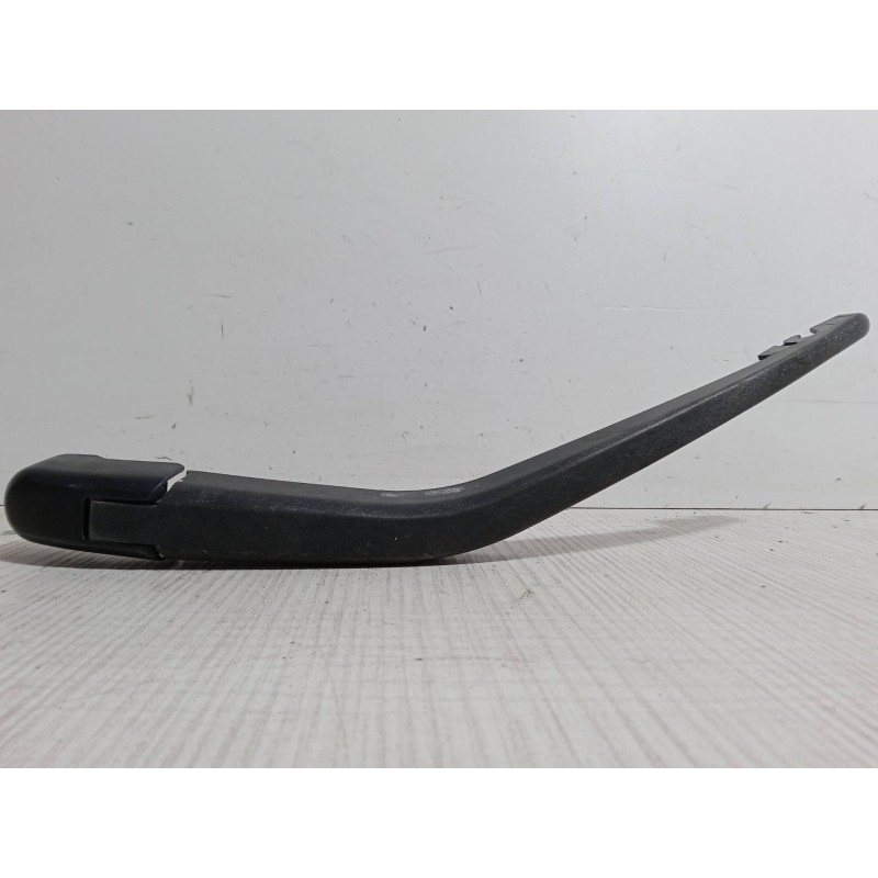 Recambio de brazo limpia trasero para mazda 2 (dy) 1.4 cd referencia OEM IAM   