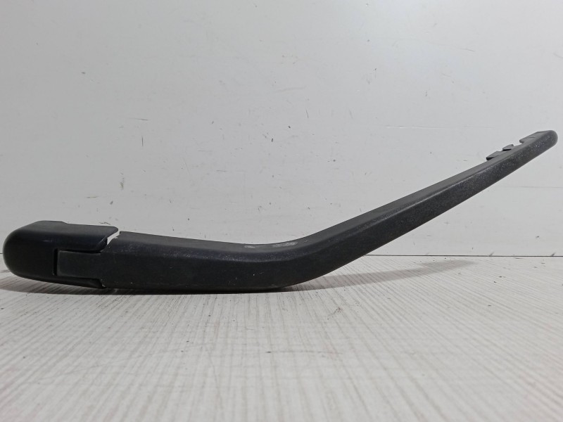 Recambio de brazo limpia trasero para mazda 2 (dy) 1.4 cd referencia OEM IAM   