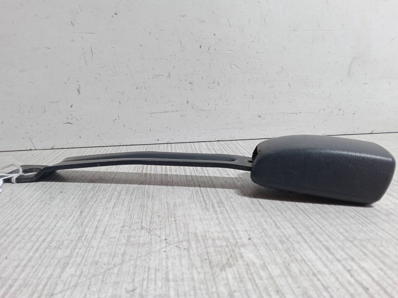 Recambio de anclaje cinturon delantero derecho para toyota aygo (_b1_) 1.0 (kgb10_) referencia OEM IAM   