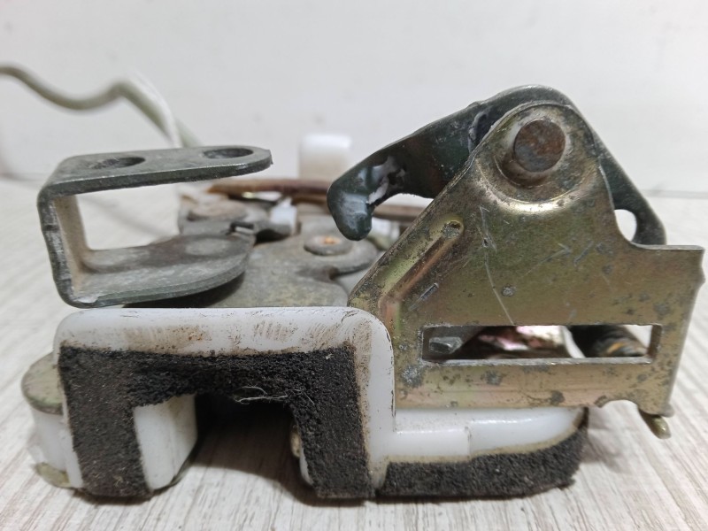 Recambio de cerradura puerta delantera derecha para hyundai atos (mx) 1.0 i referencia OEM IAM   