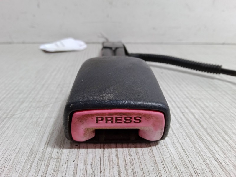 Recambio de anclaje cinturon delantero izquierdo para toyota aygo (_b1_) 1.0 (kgb10_) referencia OEM IAM   