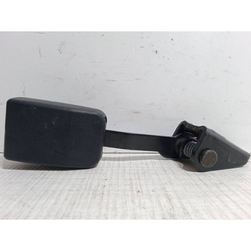 Recambio de anclaje cinturon trasero derecho para peugeot 307 cc (3b) 1.6 16v referencia OEM IAM   