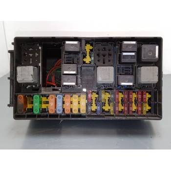 CAJA RELES / FUSIBLES 