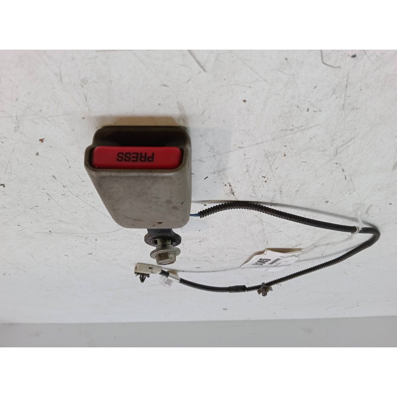 Recambio de anclaje cinturon delantero izquierdo para nissan cabstar (f24m, f24w) 35.15 dci, 45.15 dci 3.0 (f24m) referencia OEM