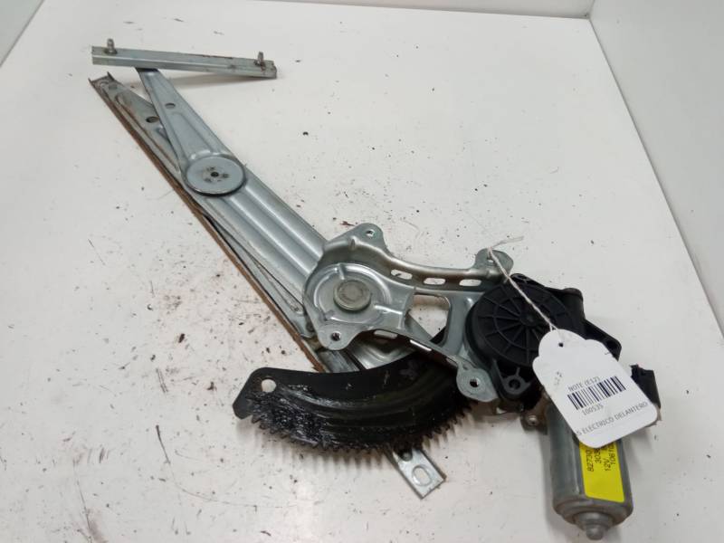 ELEVALUNAS ELECTRICO DELANTERO DERECHO 3036928A 