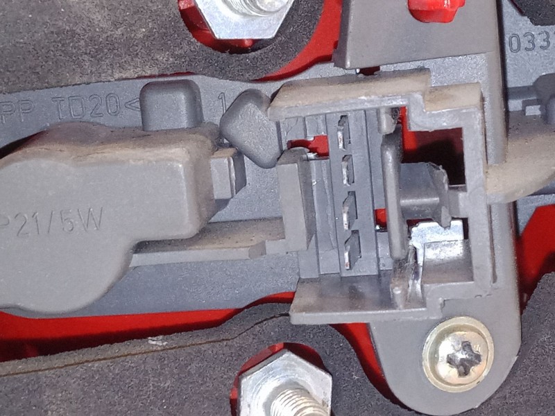 Recambio de piloto trasero derecho para alfa romeo 147 (937_) 1.6 16v t.spark eco (937.axa1a, 937.bxa1a) referencia OEM IAM   