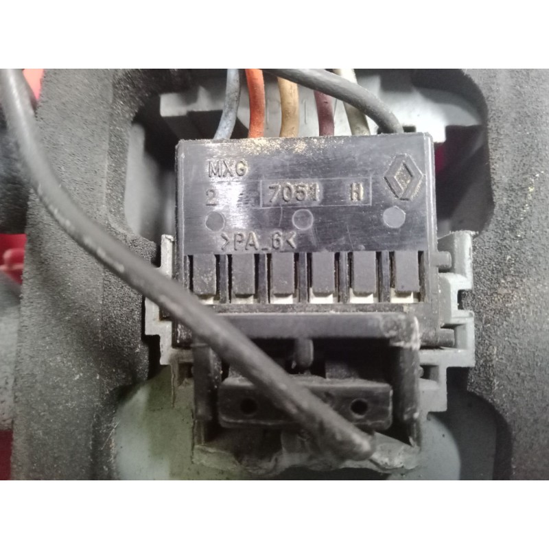 Recambio de piloto trasero derecho para renault clio ii (bb_, cb_) 1.2 (bb0a, bb0f, bb10, bb1k, bb28, bb2d, bb2h, cb0a,... refer