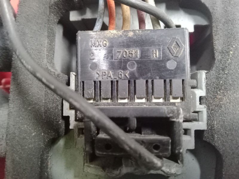 Recambio de piloto trasero derecho para renault clio ii (bb_, cb_) 1.2 (bb0a, bb0f, bb10, bb1k, bb28, bb2d, bb2h, cb0a,... refer