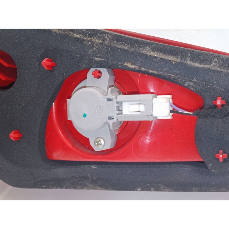 Recambio de piloto trasero porton derecho para alfa romeo 147 (937_) 1.6 16v t.spark eco (937.axa1a, 937.bxa1a) referencia OEM I