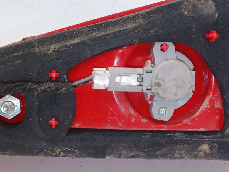 Recambio de piloto trasero porton izquierdo para alfa romeo 147 (937_) 1.6 16v t.spark eco (937.axa1a, 937.bxa1a) referencia OEM