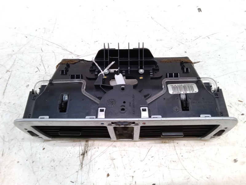 Recambio de aireador central para land rover range rover i 4.3 vogue lse 4x4 referencia OEM IAM JBD000022PUY  