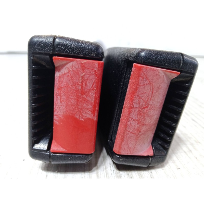 Recambio de anclaje cinturon trasero central para opel corsa c (x01) 1.3 cdti (f08, f68) referencia OEM IAM 09231879F.TRW3300360