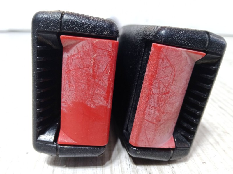 Recambio de anclaje cinturon trasero central para opel corsa c (x01) 1.3 cdti (f08, f68) referencia OEM IAM 09231879F.TRW3300360