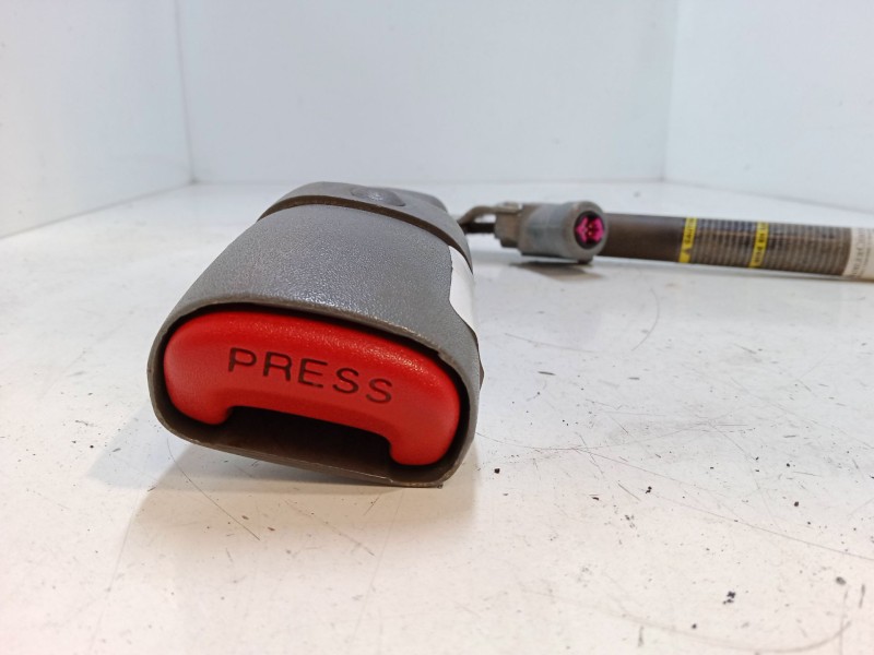 Recambio de anclaje cinturon delantero derecho para jeep grand cherokee iii (wh, wk) 3.0 crd referencia OEM IAM   