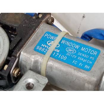 ELEVALUNAS ELECTRICO DELANTERO DERECHO 9882017100 