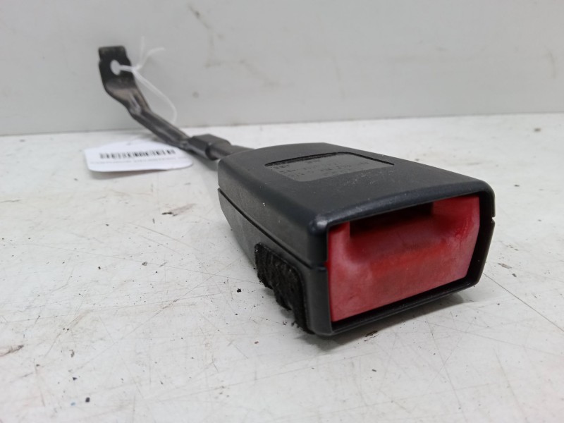 Recambio de anclaje cinturon delantero derecho para audi a3 sportback (8pa) 1.6 fsi referencia OEM IAM   