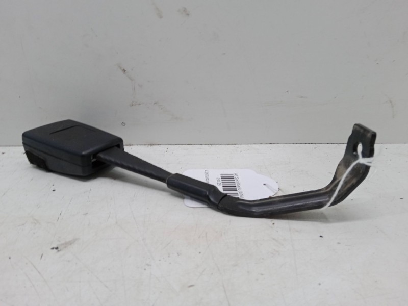 Recambio de anclaje cinturon delantero derecho para audi a3 sportback (8pa) 1.6 fsi referencia OEM IAM   