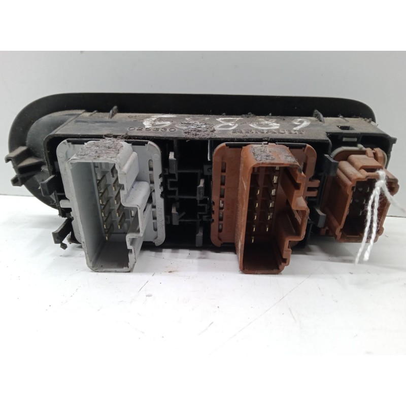 Recambio de mando elevalunas delantero izquierdo para renault megane ii (bm0/1_, cm0/1_) 1.9 dci (bm0g, cm0g) referencia OEM IAM