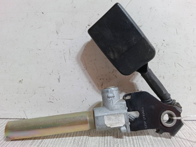 Recambio de anclaje cinturon delantero derecho para renault megane i coach (da0/1_) 1.4 16v (da0d, da1h, da0w, da10) referencia 