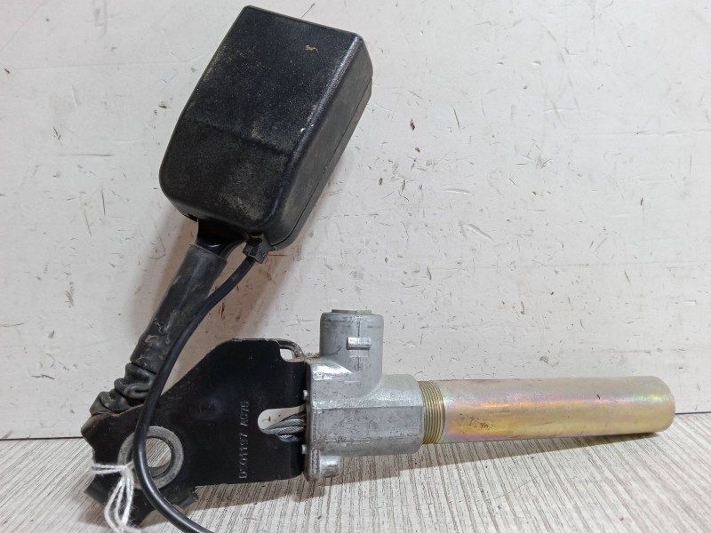 Recambio de anclaje cinturon delantero izquierdo para renault megane i coach (da0/1_) 1.4 16v (da0d, da1h, da0w, da10) referenci