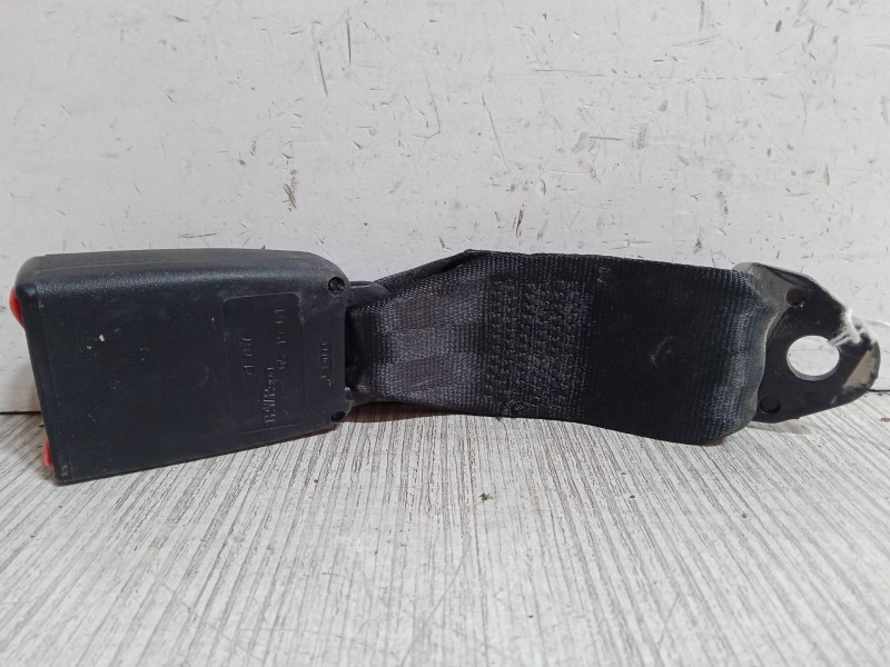 Recambio de anclaje cinturon trasero derecho para renault megane i coach (da0/1_) 1.4 16v (da0d, da1h, da0w, da10) referencia OE