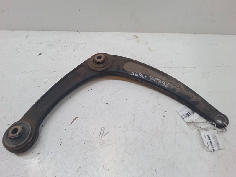 Recambio de brazo suspension inferior delantero derecho para peugeot 307 (3a/c) 1.6 hdi 110 referencia OEM IAM   