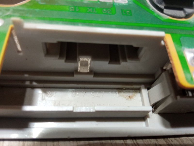 Recambio de luz interior delantera para volkswagen golf iii (1h1) 1.6 referencia OEM IAM 357947111C  