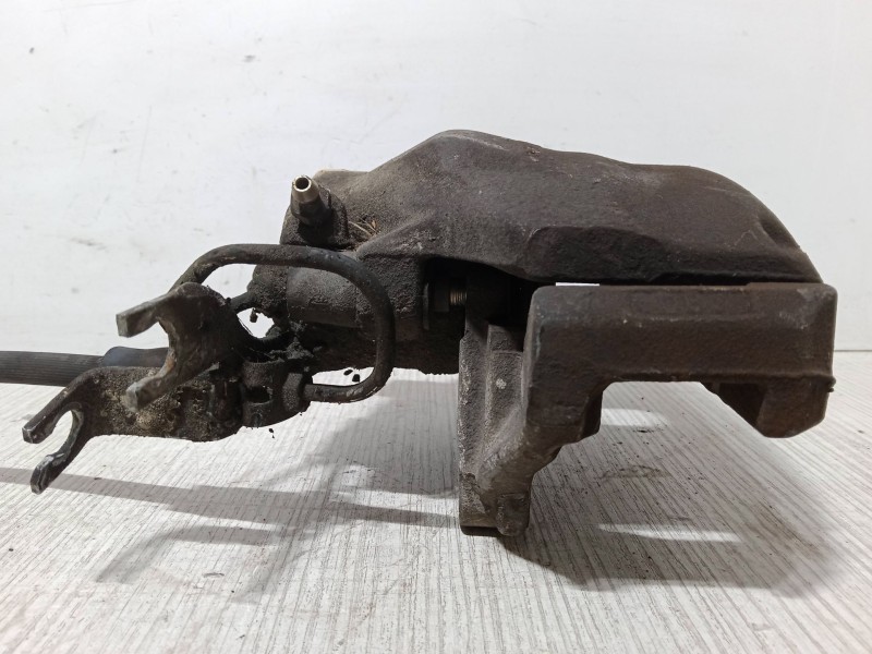 Recambio de pinza freno delantera izquierda para volkswagen passat b5.5 variant (3b6) 1.9 tdi referencia OEM IAM 076/3  