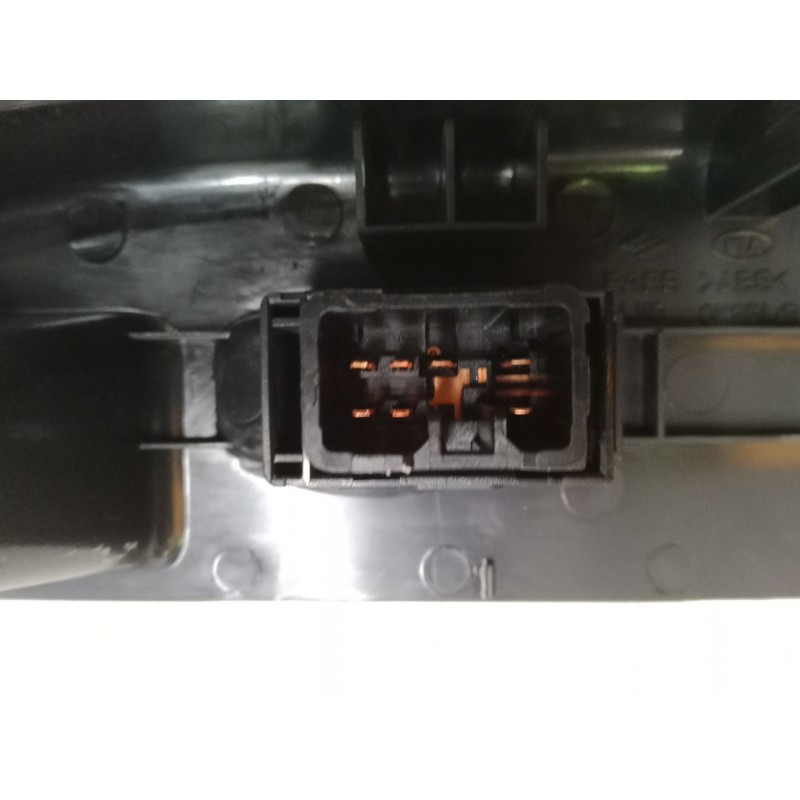 Recambio de mando elevalunas trasero derecho para kia carens ii monospace (fj) 2.0 crdi referencia OEM IAM   