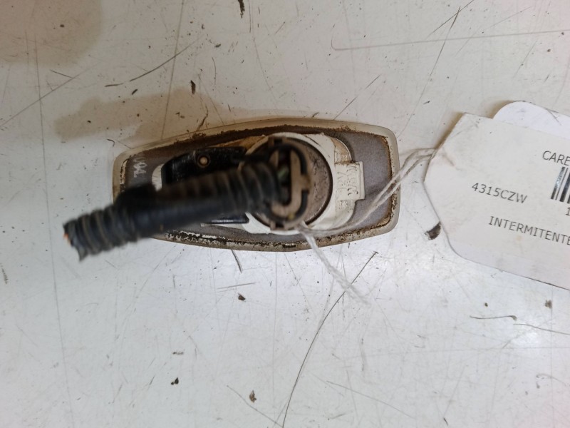 Recambio de intermitente lateral izquierdo para kia carens ii monospace (fj) 2.0 crdi referencia OEM IAM   