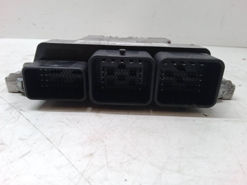 Recambio de centralita motor uce para volvo v40 hatchback (525) d2 referencia OEM IAM 31355712  S180134103A