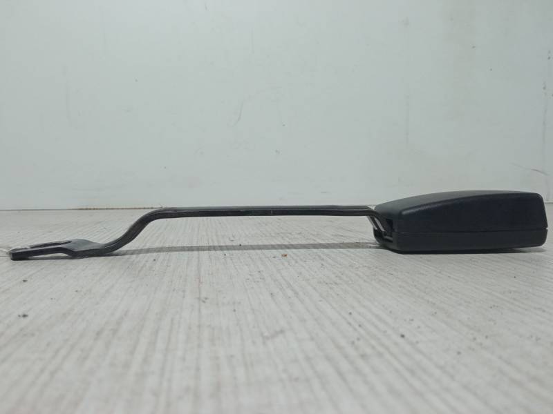 ANCLAJE CINTURON DELANTERO DERECHO 8D0857755B 
