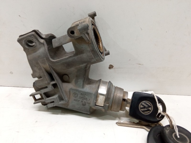 Recambio de clausor para volkswagen polo iii (6n1) 50 1.0 referencia OEM IAM 357905851F  