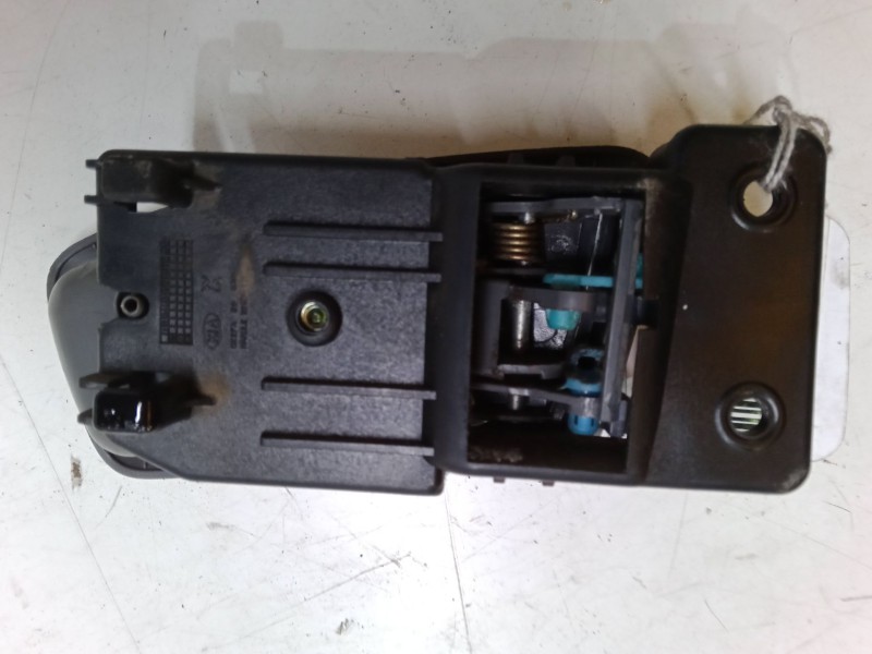 Recambio de maneta interior puerta delantera izquierda para kia carens ii monospace (fj) 2.0 crdi referencia OEM IAM   