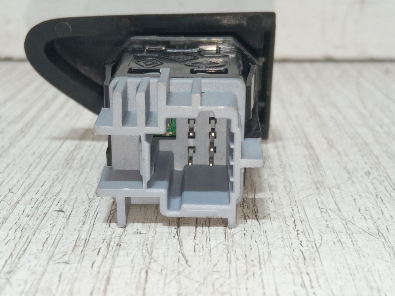 Recambio de boton cierre centralizado para renault clio iv (bh_) 1.2 16v referencia OEM IAM   