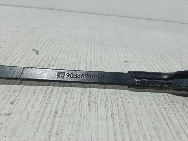 Recambio de brazo limpia delantero izquierdo para opel corsa b (s93) 1.0 i 12v (f08, f68, m68) referencia OEM IAM 90386266  