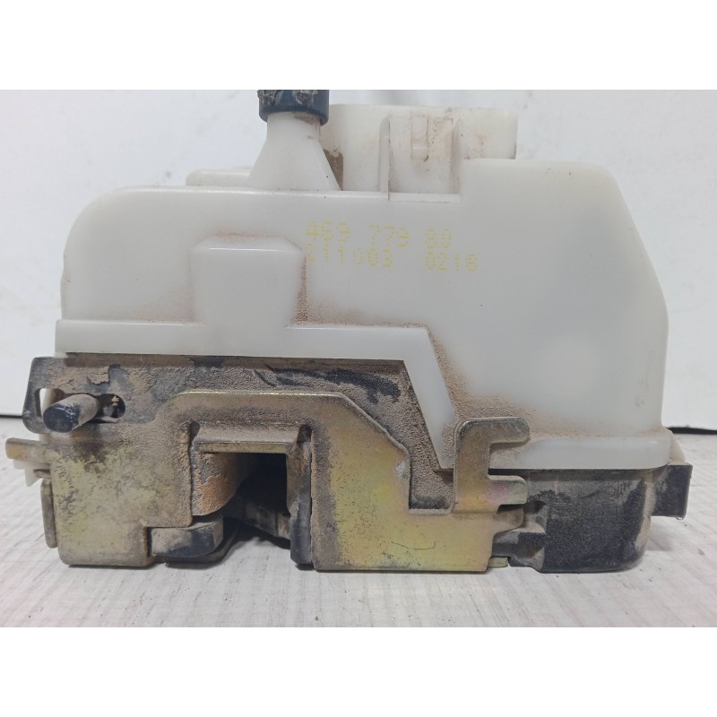 Recambio de cerradura puerta trasera derecha para citroën c3 i (fc_, fn_) 1.4 i referencia OEM IAM 46977980  
