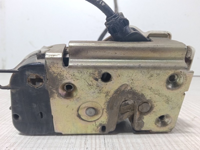 Recambio de cerradura puerta trasera derecha para citroën c3 i (fc_, fn_) 1.4 i referencia OEM IAM 46977980  