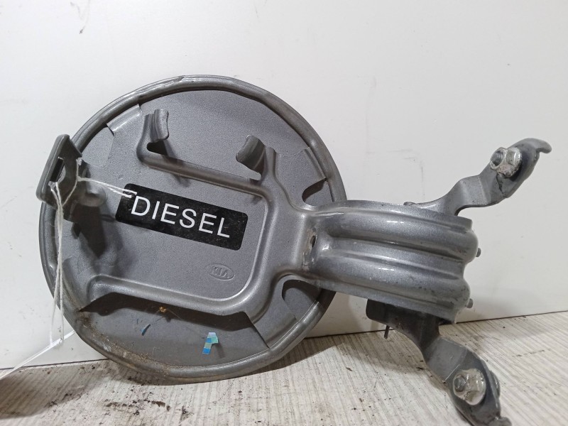 Recambio de tapa exterior combustible para kia sportage ii (je_, km_) 2.0 crdi referencia OEM IAM   