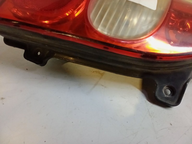 Recambio de piloto trasero izquierdo para kia carnival i (up) 2.9 tdi referencia OEM IAM   