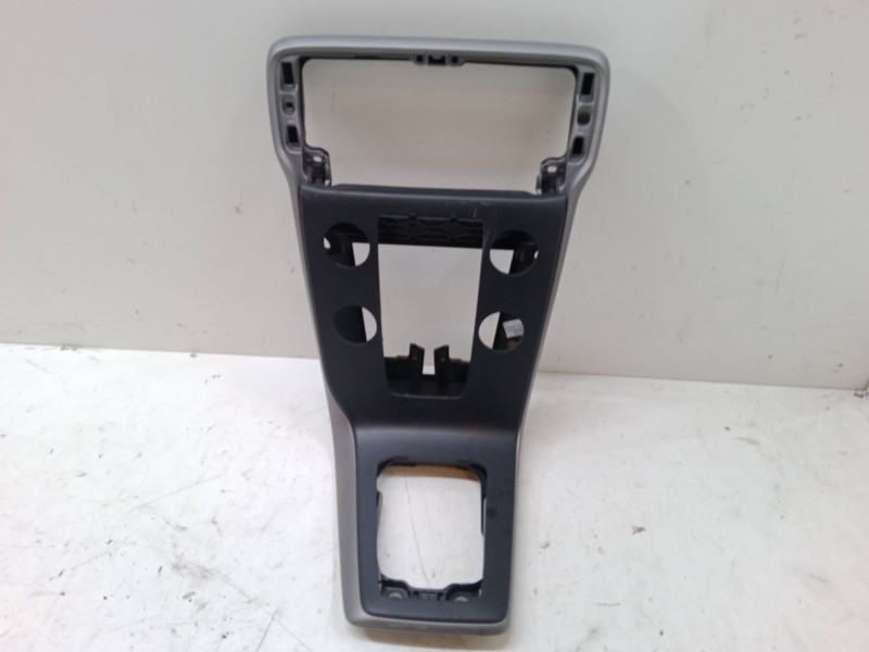 Recambio de consola central superior para volvo v40 hatchback (525) d2 referencia OEM IAM 31306725  