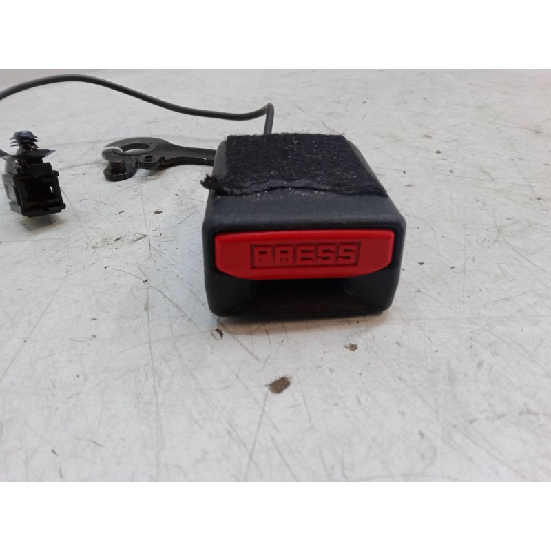 Recambio de anclaje cinturon trasero central para citroën c4 grand picasso ii (da_, de_) 2.0 bluehdi 150 referencia OEM IAM   