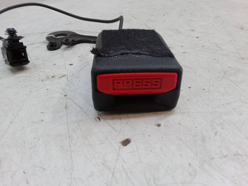 Recambio de anclaje cinturon trasero central para citroën c4 grand picasso ii (da_, de_) 2.0 bluehdi 150 referencia OEM IAM   